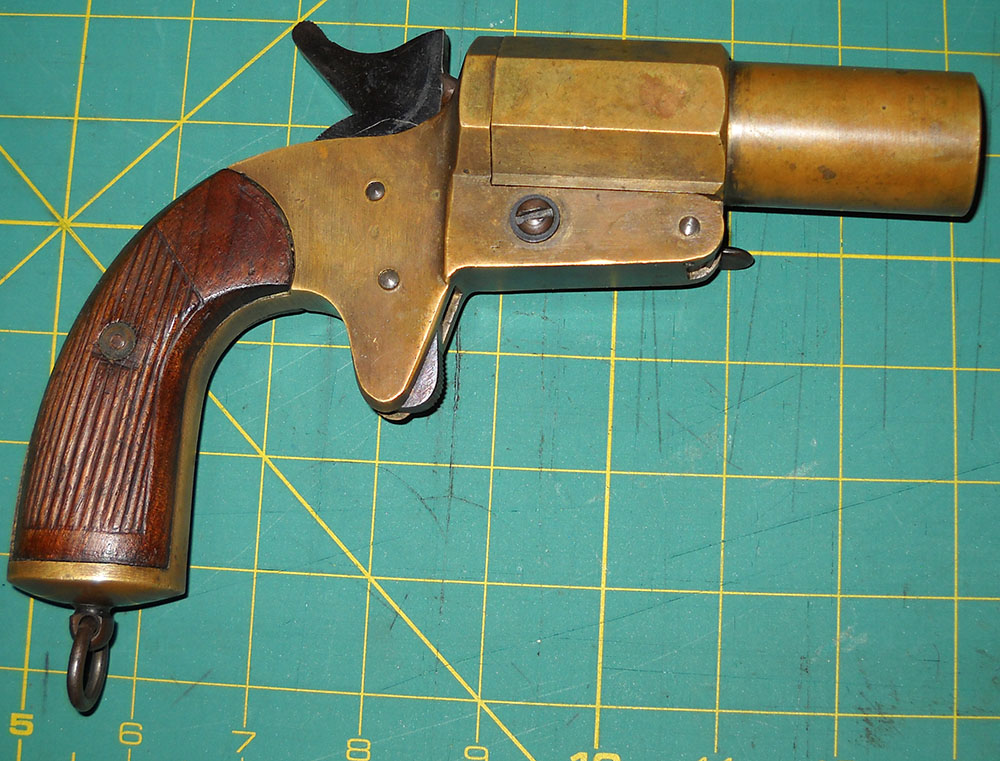 Mk IV Very pistol, right side